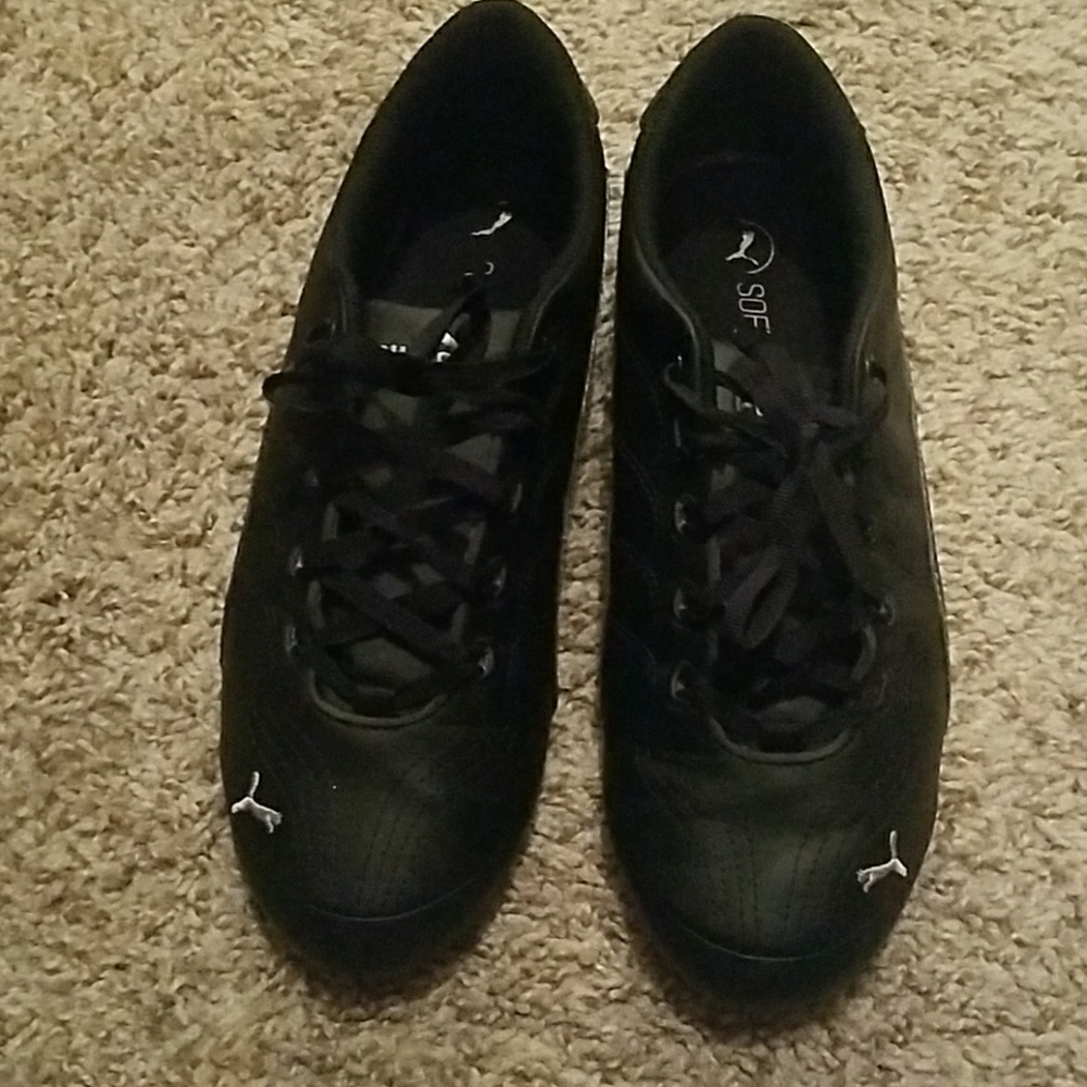 New black leather puma tennis shoes
